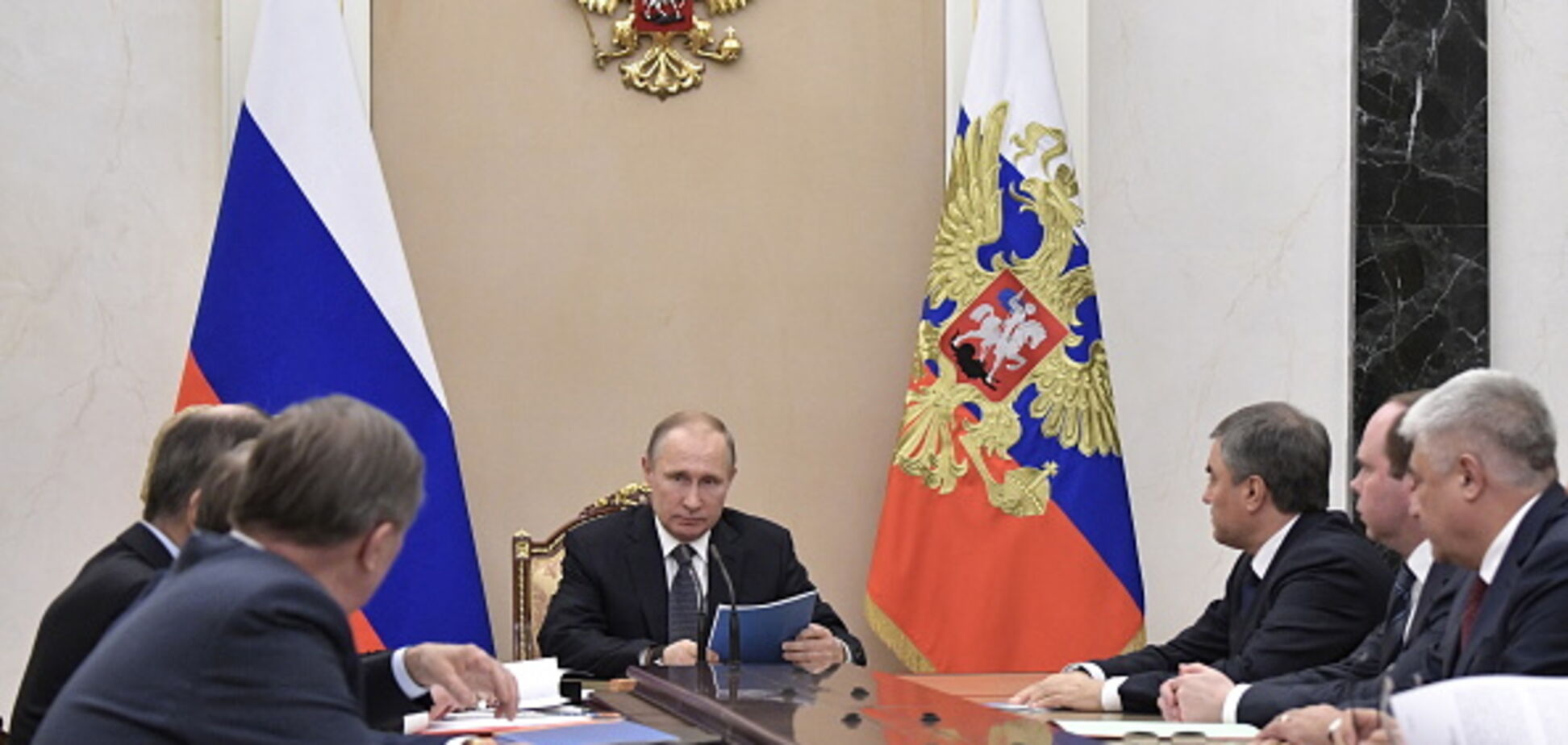 Путин обговорил с российской верхушкой ситуацию в Украине