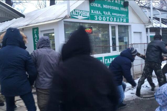 'Ветеран - не нищий': в Киеве наказали банду в камуфляже