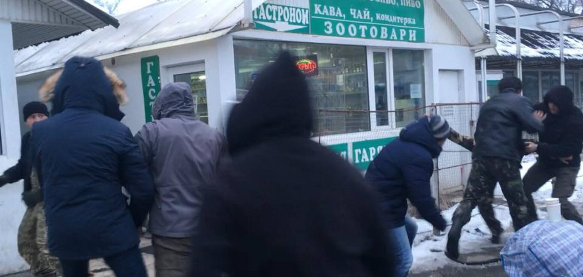 'Ветеран - не убогий': у Києві покарали банду в камуфляжі