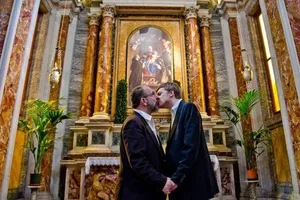 церковь гомосексуалисты поцелуй