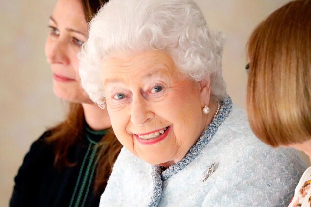 Королева Єлизавета II на модному показі