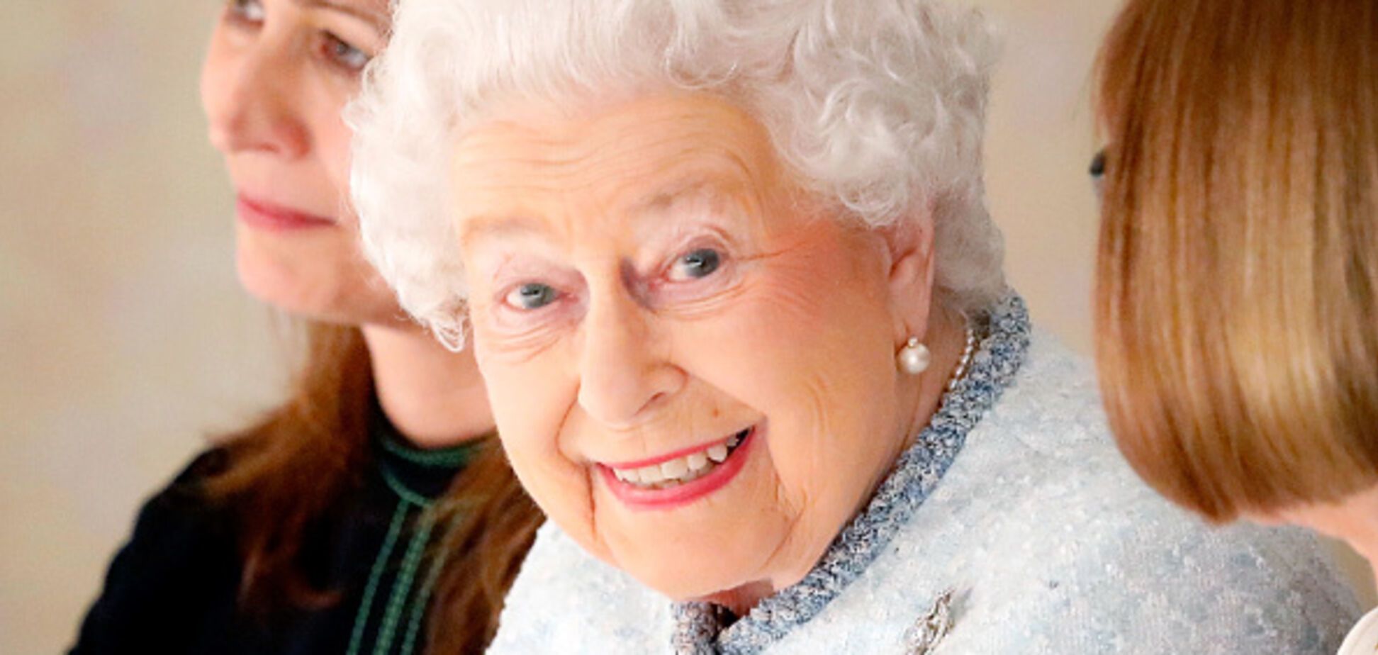 Королева Елизавета II на модном показе