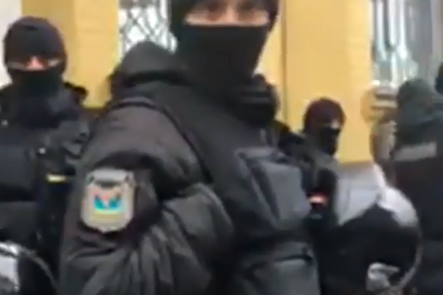 'Ці тварюки вбивали людей на Майдані!' Під судом над Трухановим помітили екс-беркутівців