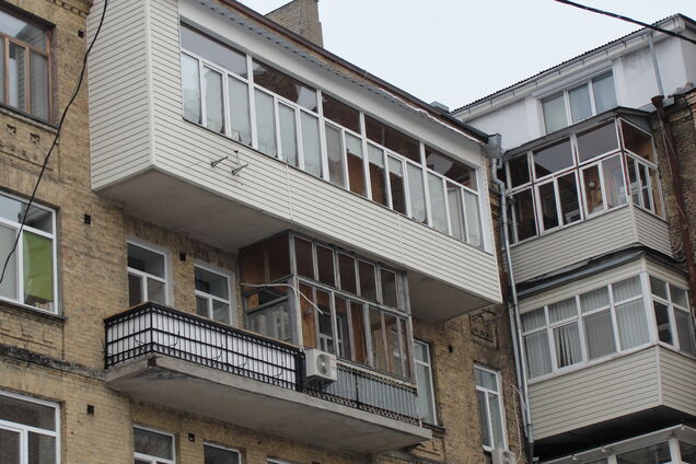 'Можем их помучить': как в Киеве 'легализуют' незаконные балконы