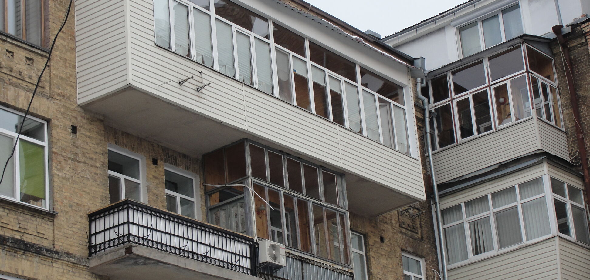 'Можем их помучить': как в Киеве 'легализуют' незаконные балконы