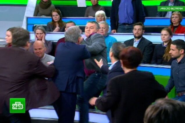 Жінки били ногами: українець розповів подробиці бійки на росТБ