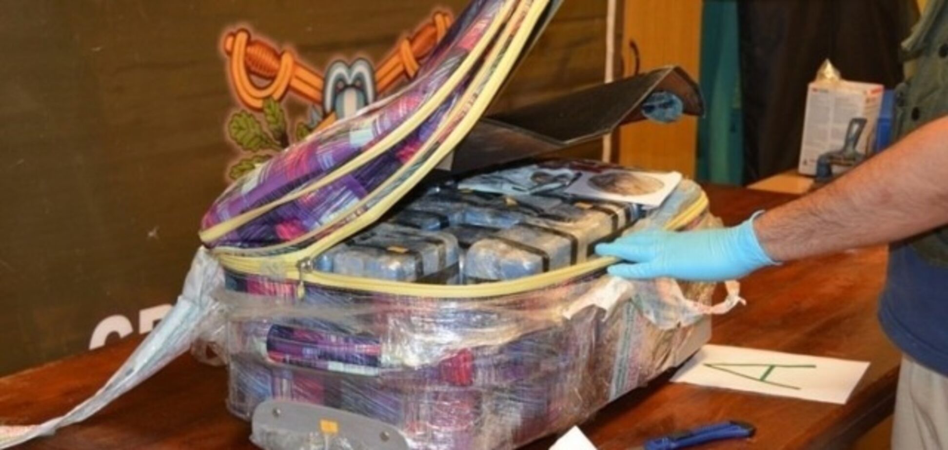 В посольстве России в Аргентине нашли 400 кг кокаина. Опубликованы фото