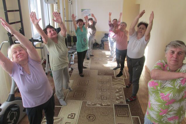 На Волыни пенсионерки делают зарядку под песни Винника
