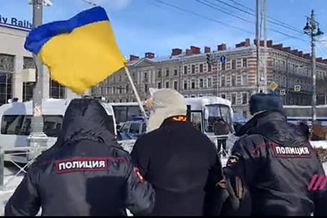 За флаг Украины: в России схватили активиста