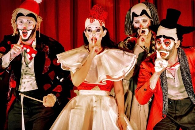 Вперше в опері