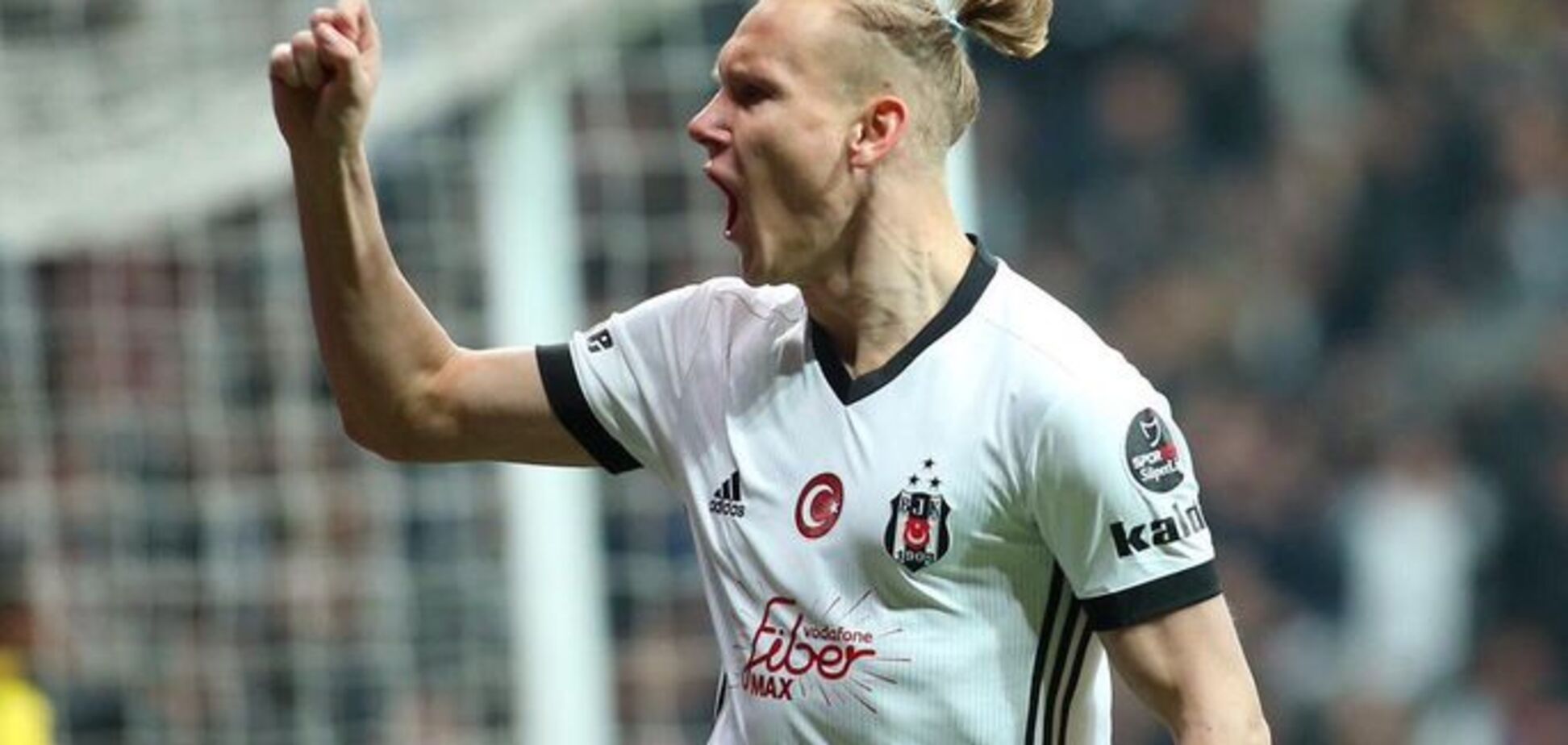 Впечатал: экс-капитан 'Динамо' отметился дебютным голом в новом клубе - видеофакт