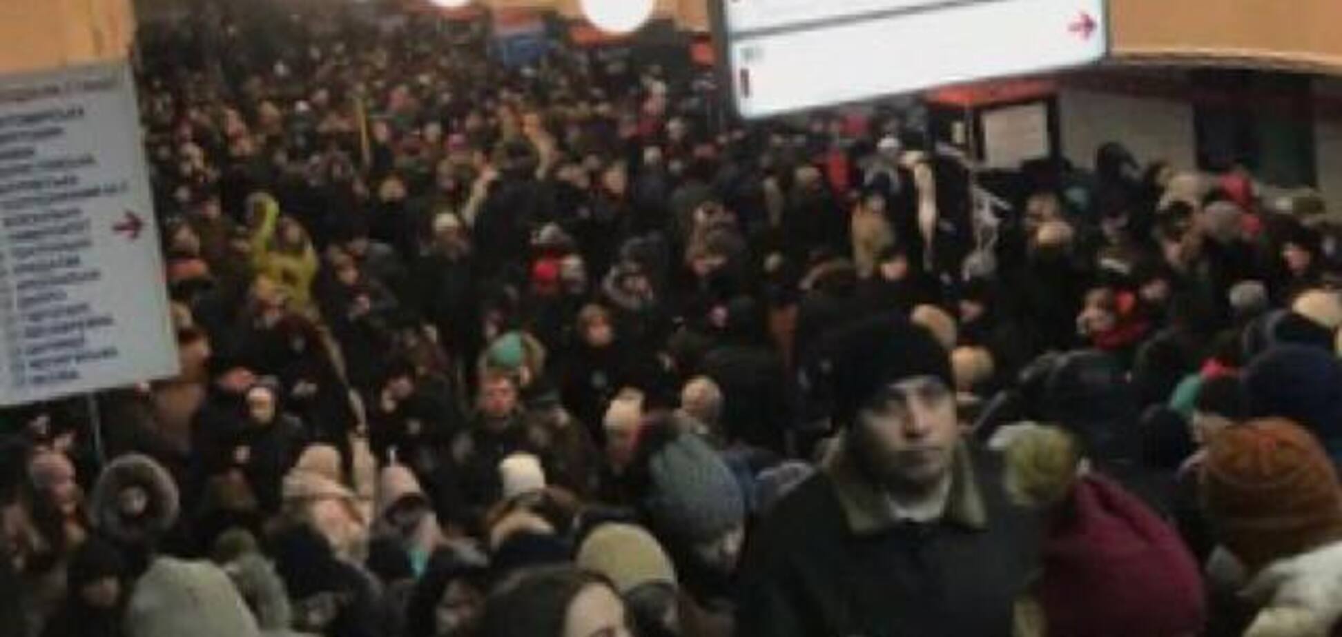 У Києві призупинили рух на одній з гілок метро