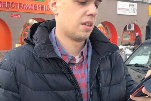 В Киеве забросали яйцами известного блогера: опубликовано видео