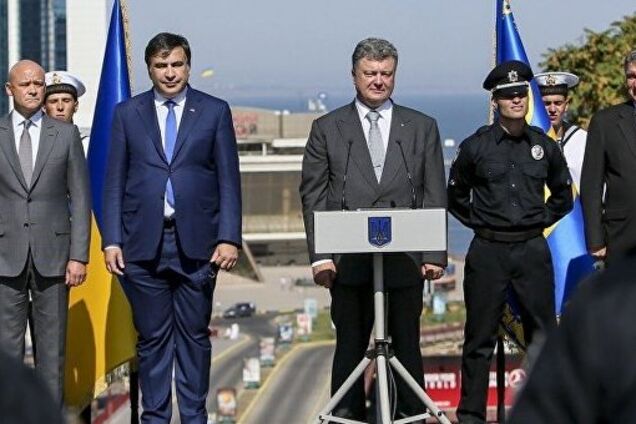 'Как в сумасшедшем доме': имиджмейкер оценила стиль одежды Саакашвили