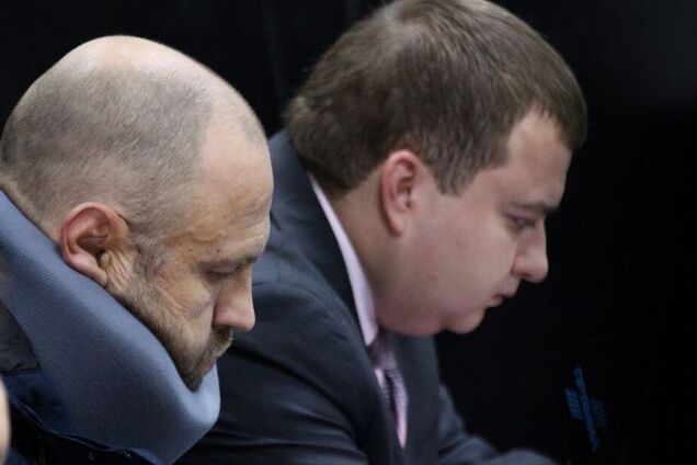 Сожалеть и извиняться: у Дронова на суде заметили шпаргалку с 'инструкцией'. Опубликовано фото