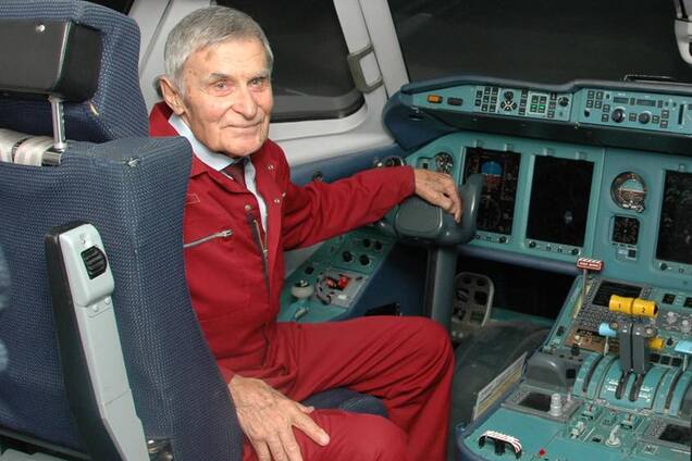 Умер легендарный украинский летчик-испытатель