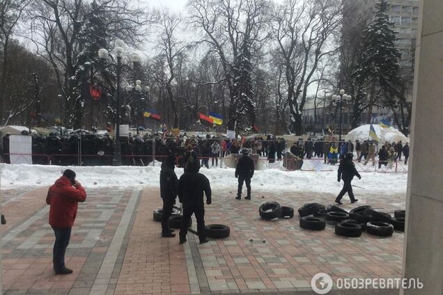 Столкновения под Радой: пострадали 14 силовиков