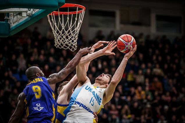 Украина обыграла Швецию: самые сочные кадры матча Кубка мира по баскетболу