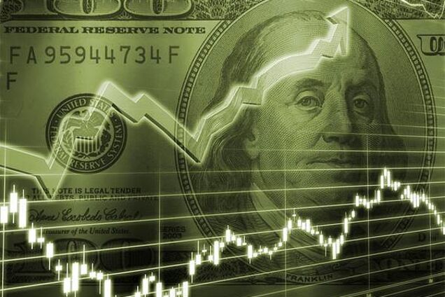 Долар в Україні: коли продавати, а коли купувати валюту