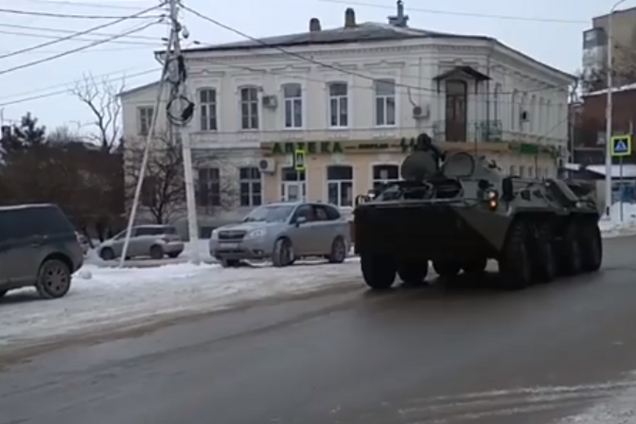 В России у границы с Украиной замечена колонна военной техники. Опубликовано видео