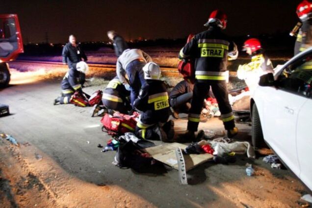 В Польше поезд переехал авто с украинцами: опубликовано видео