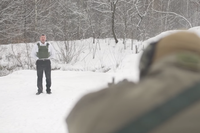 Открыли огонь по директору: в Киеве зрелищно испытали бронежилет