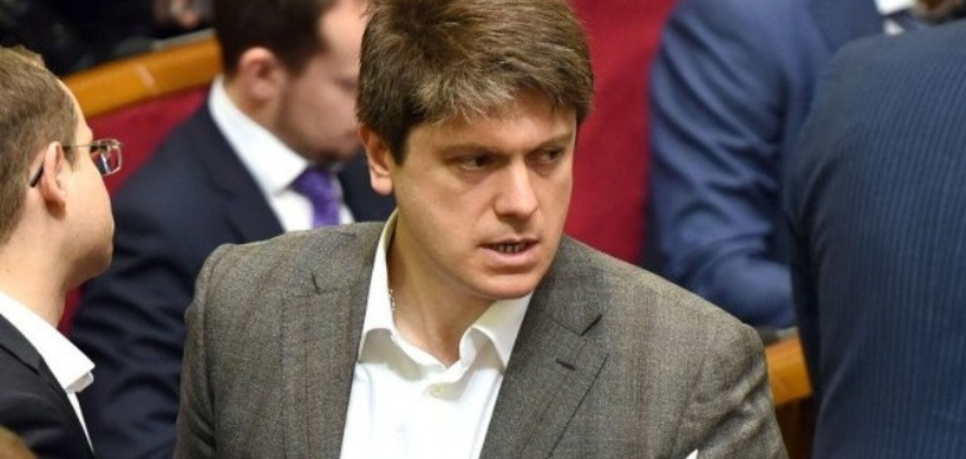 Суд запретил нардепу от БПП выезд из Украины