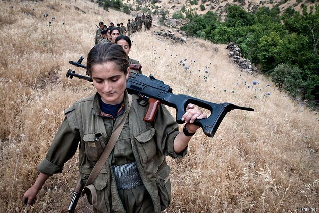 Курдська жінка підірвала турецький танк: опубліковано шокуюче відео