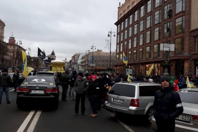 Авто на єврономерах: у мережі показали докази проплаченого протесту в Києві