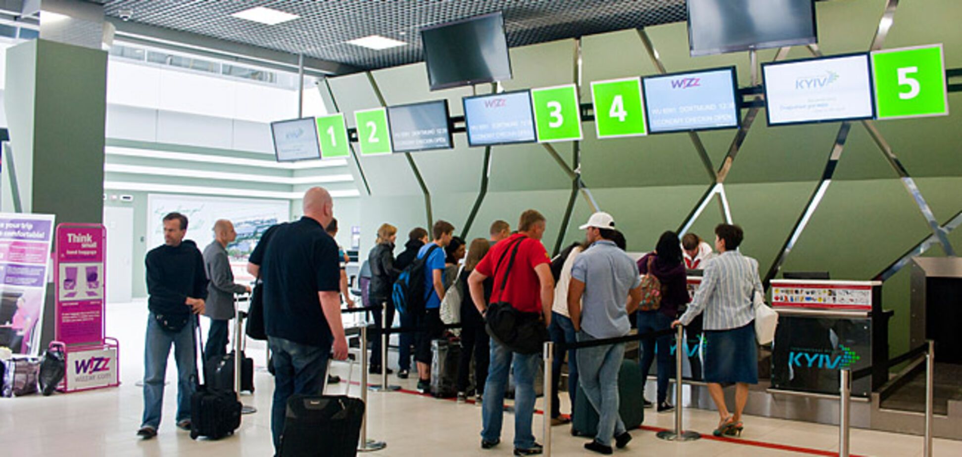 В аэропорту Киева пограничники развернули российскую звезду