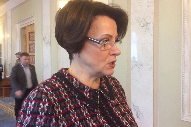 Нардеп от БПП пришла в Раду в элитных серьгах за $5 тысяч