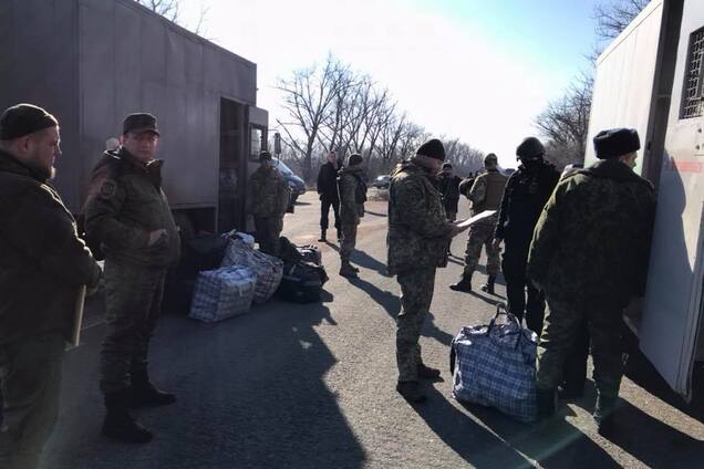 Террористы 'ДНР' передали Украине новую партию заключенных