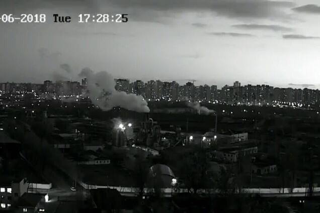 Вопреки обещанию мэрии: в Киеве продолжил работу опасный завод 'Фанплит'