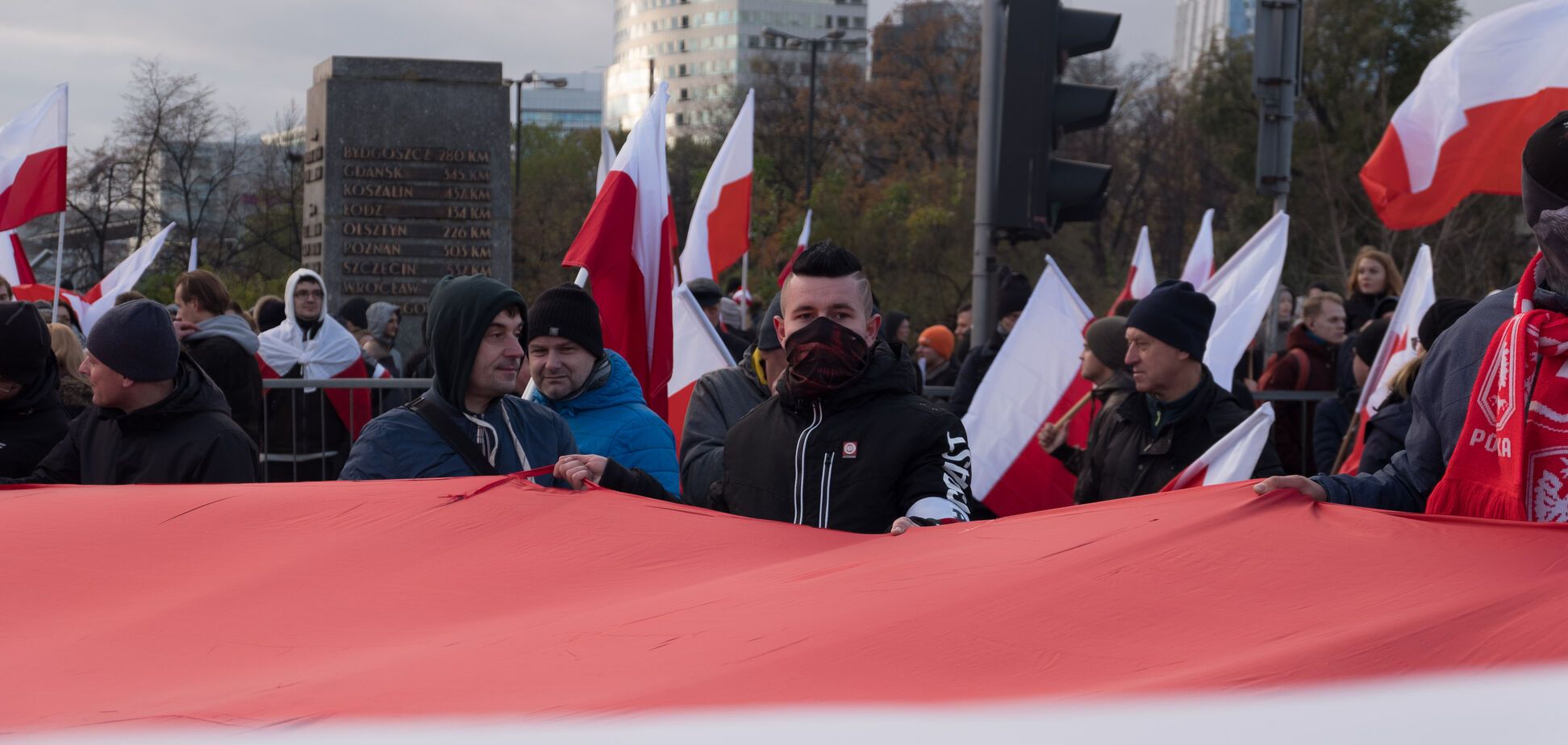Танцы на костях: Польша стала врагом Украины? 