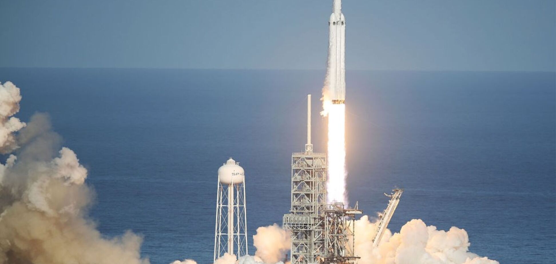 Центральный ускоритель ракеты Илона Маска рухнул в океан