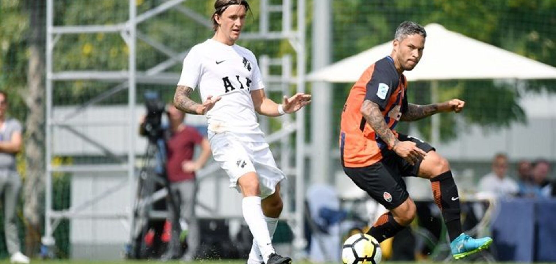 Лидера 'Шахтера' выгнали с поля во время матча Dubai Cup: опубликовано видео