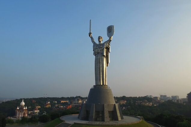 Декоммунизация в Киеве: 'Родина-мать' лишится одного элемента