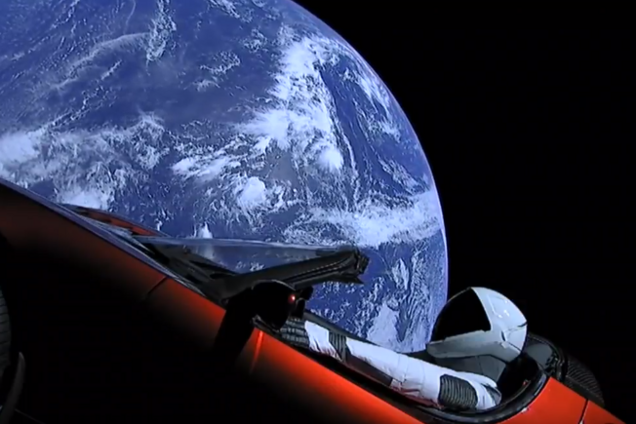 SpaceX запустила новую трансляцию с кабриолетом Tesla: смотреть онлайн