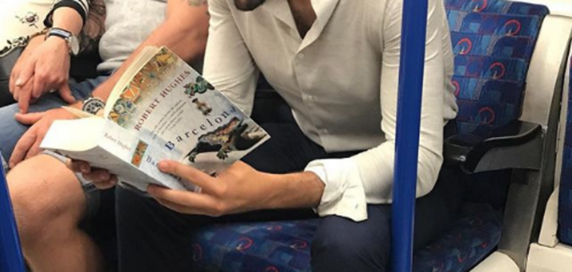 Читающие красавчики