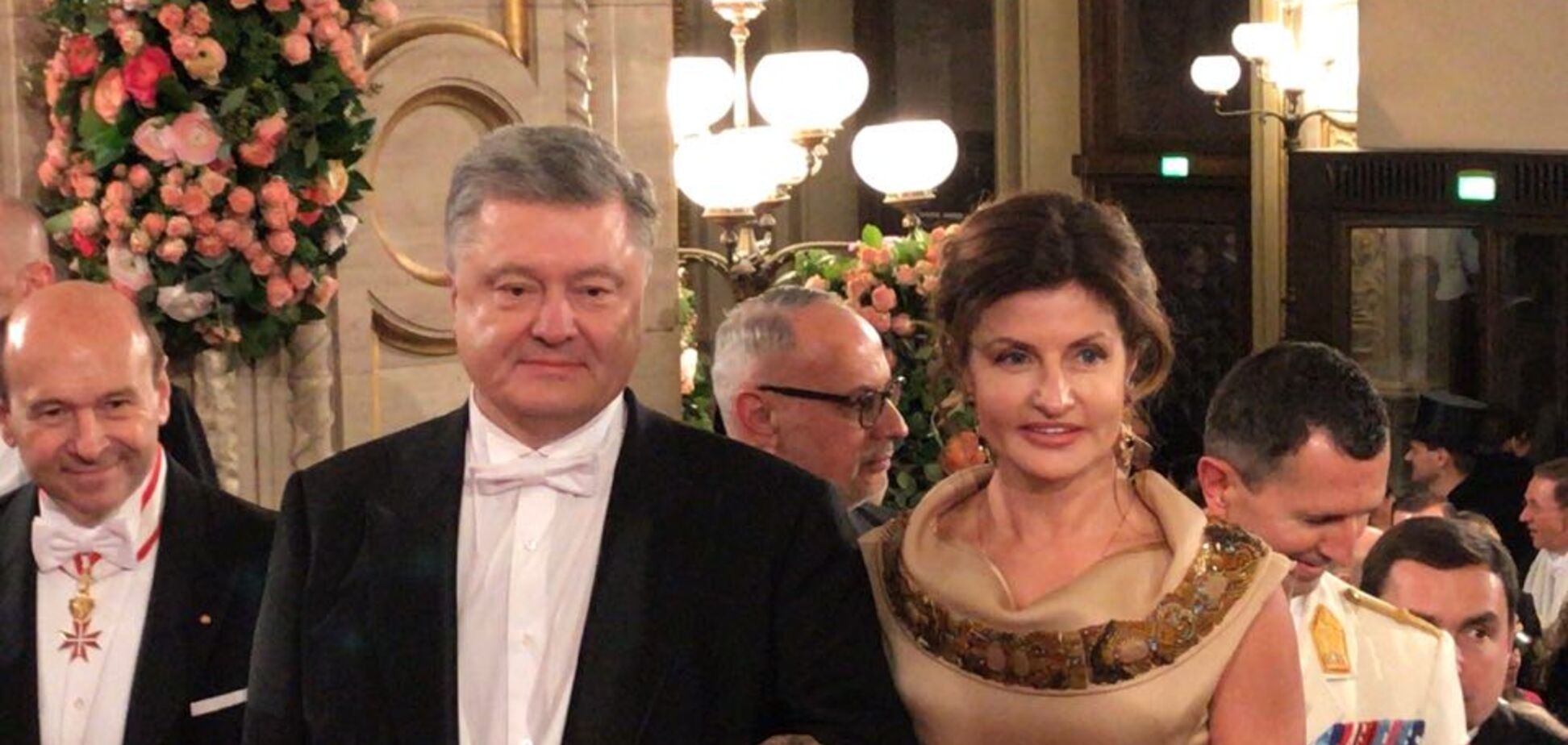 Появились фото и видео Порошенко с женой на Венском балу