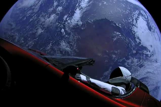 Tesla Roadster в космосе