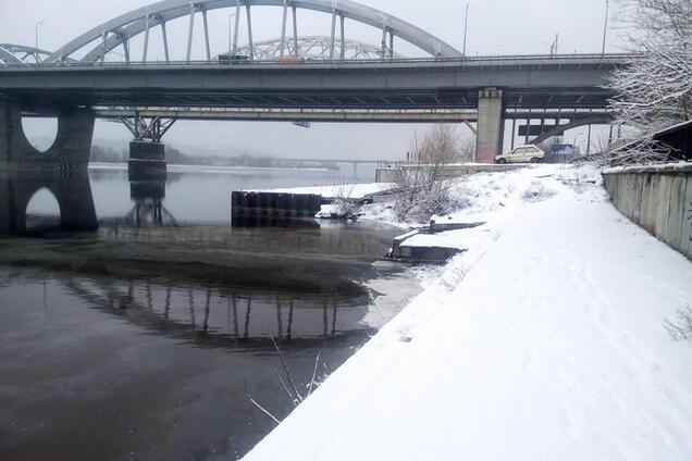 'Это медленная смерть': киевлян напугала вода в Днепре