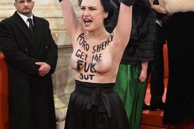 Femen устроили акцию на Венском балу