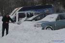 Украину засыпало снегом: что происходит на дорогах