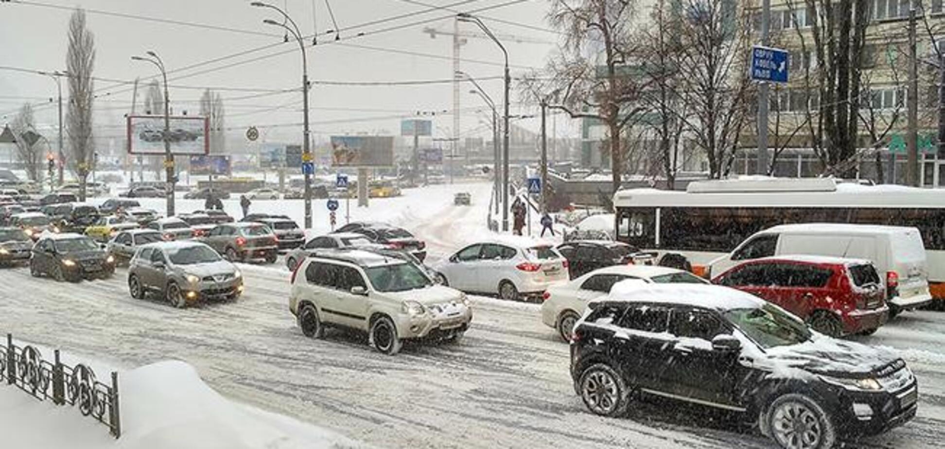 Снежный коллапс в Киеве: в КГГА назвали самый проблемный район