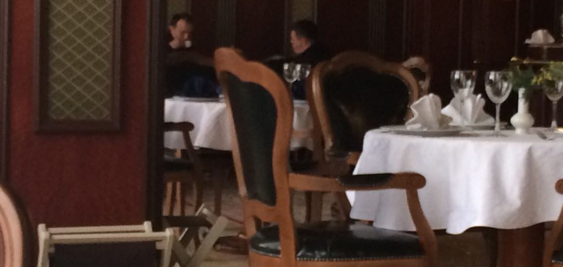 Палаточный городок в кольце: Соболев и Семенченко неспешно пообедали в отеле