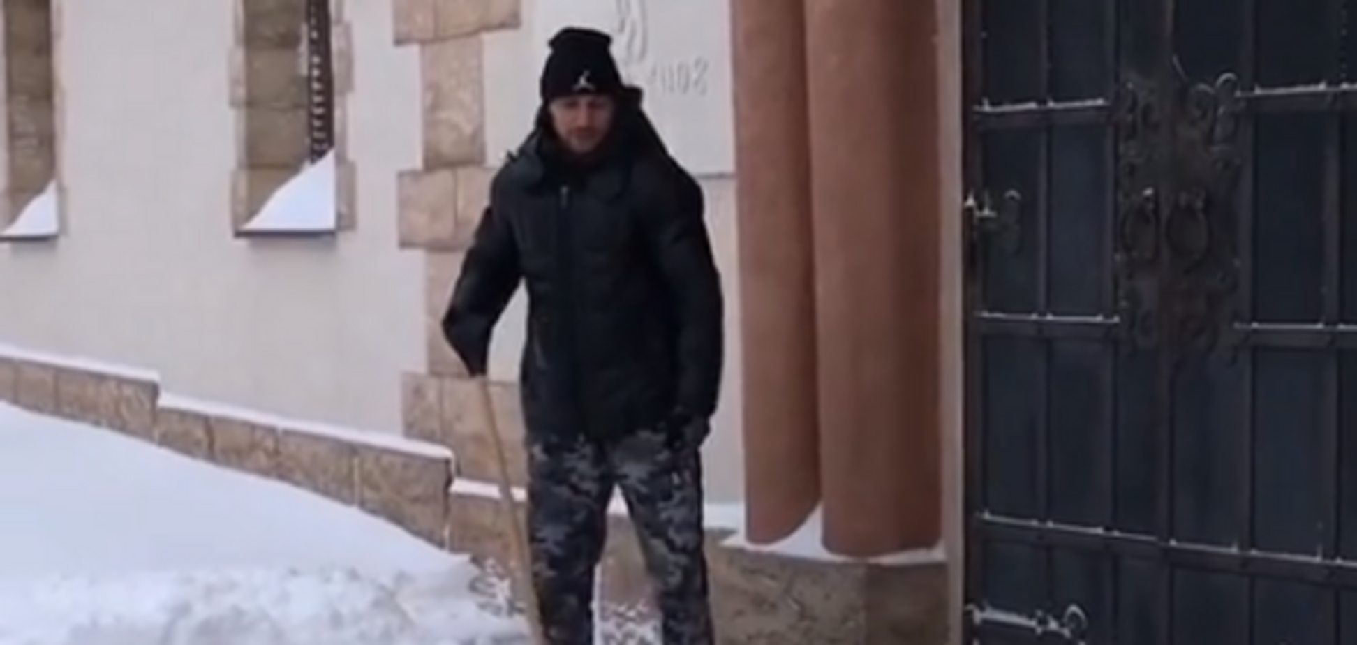Ломаченко показал, что ему приходится делать из-за снежного апокалипсиса в Украине