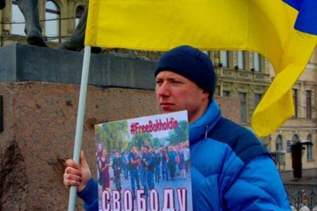В Санкт-Петербурге с ножом напали на активиста с флагом Украины: опубликованы фото и видео