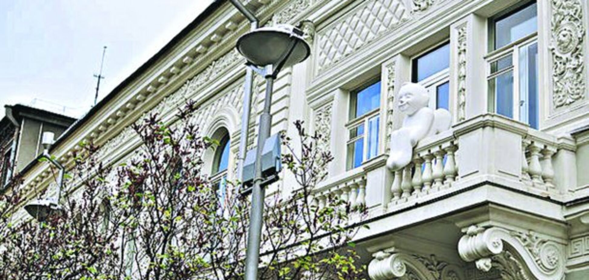 Скульптура 'Ангел доброти'