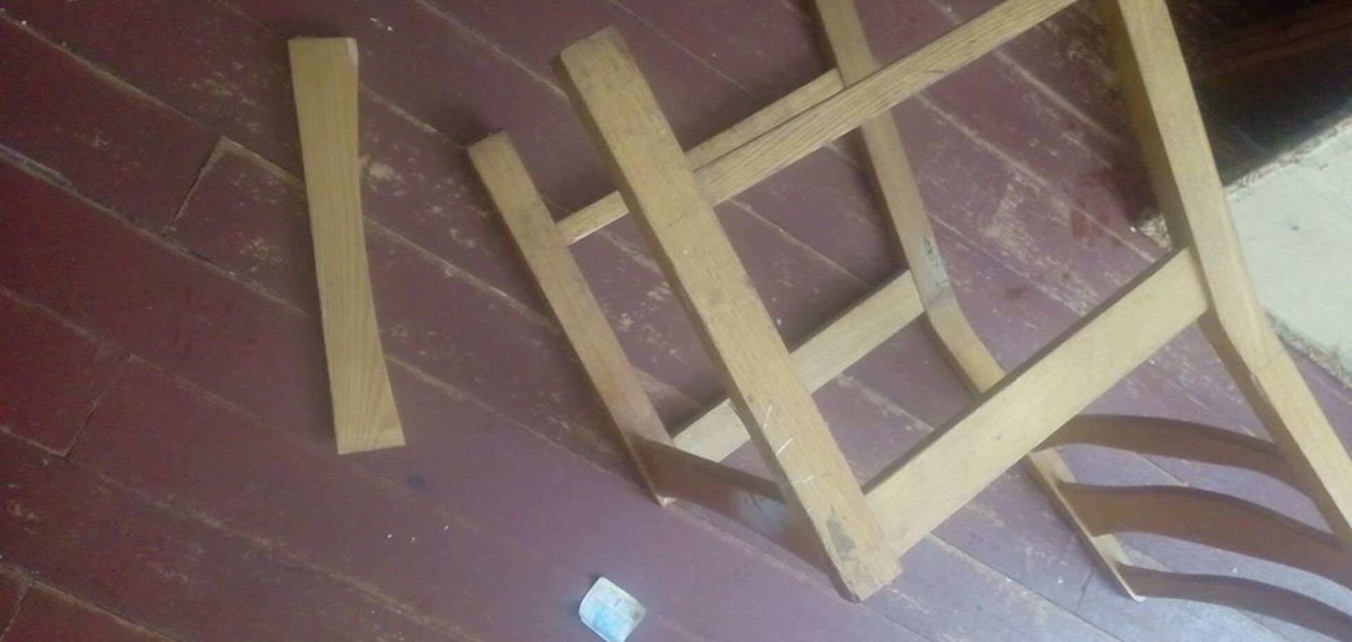 Кровь по залу и выбитые зубы: под Киевом напали на детей в Доме культуры